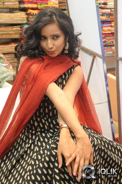 Ishika-Singh-at-Hrudaya-Kaleyam-Movie-Success-Meet